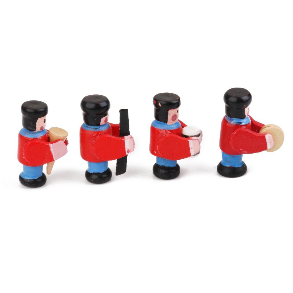 1:12 Scale Dollhouse Mini Christmas Tree with 4x Wooden Band People I7429