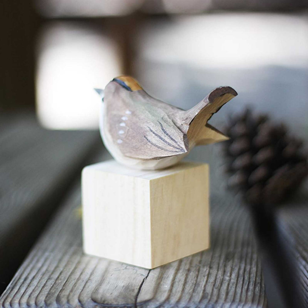 Golden-crowned Kinglet Figure Carving Hand-Made Decoration Miniature R252584