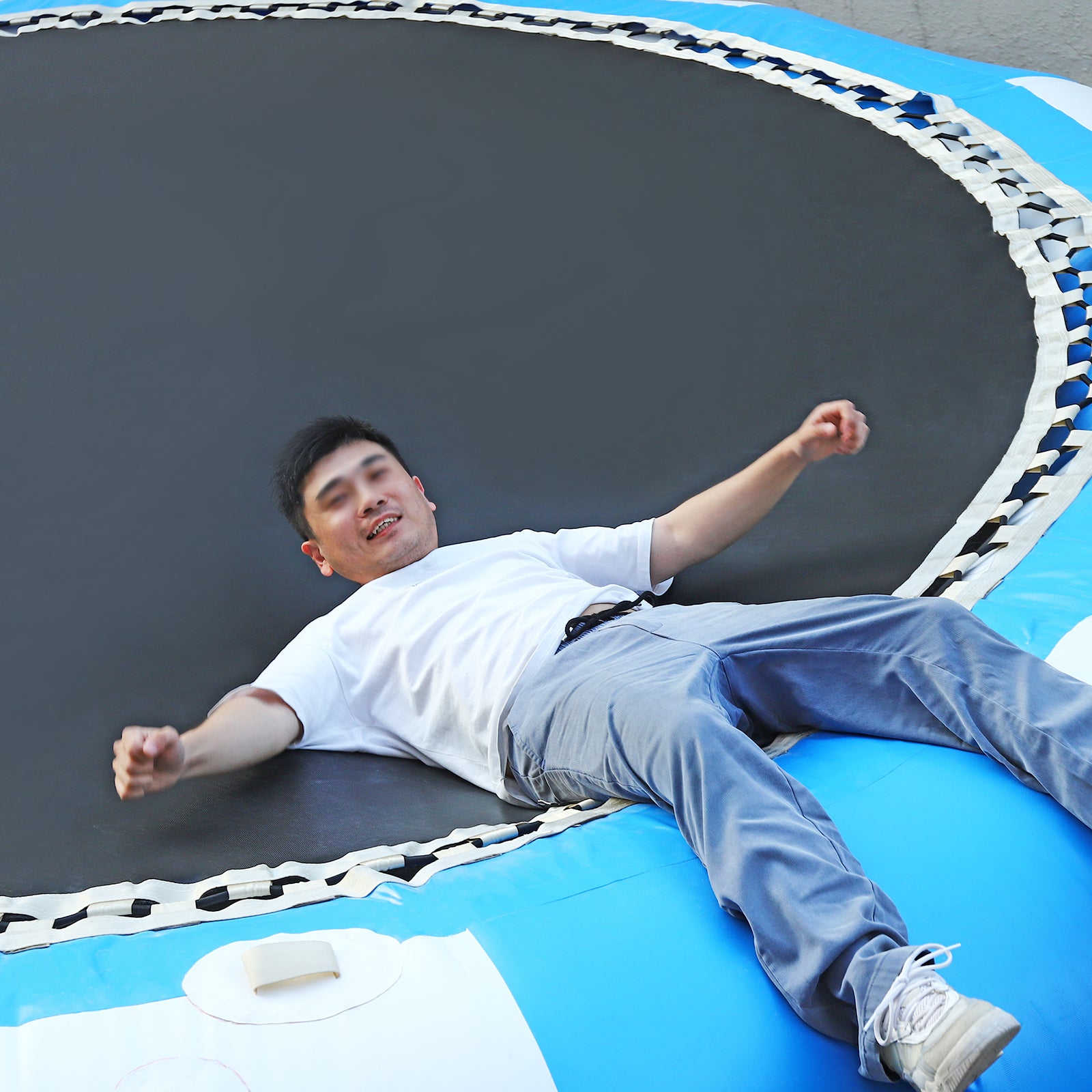 17ft Inflatable Water Trampoline Blue and White PVC Tarpaulin Max Capacity 400kg/ 880lb U1940