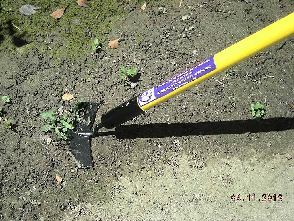 Classic Triangle Weeding Hoe O86028