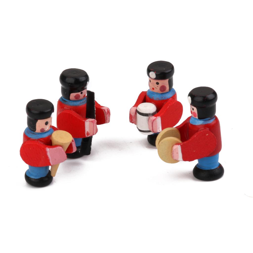 1:12 Scale Dollhouse Mini Christmas Tree with 4x Wooden Band People I7429